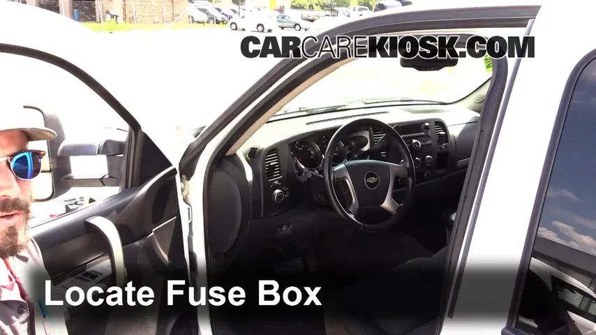 2009 Chevrolet Silverado 3500 HD LT 6.6L V8 Turbo Diesel Crew Cab Pickup (4 Door) Fuse (Interior)
